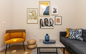 Center Apt - Free Parking - Walk To Main Street